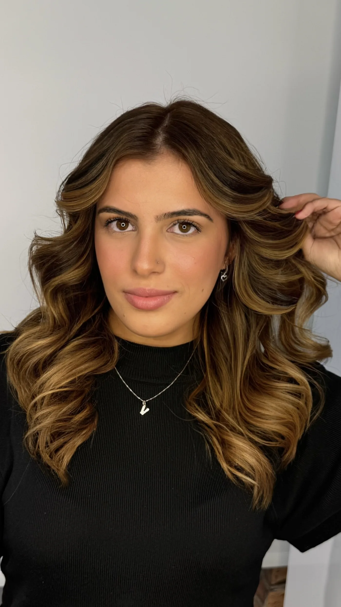 Resultado de morena iluminada com mechas quentes