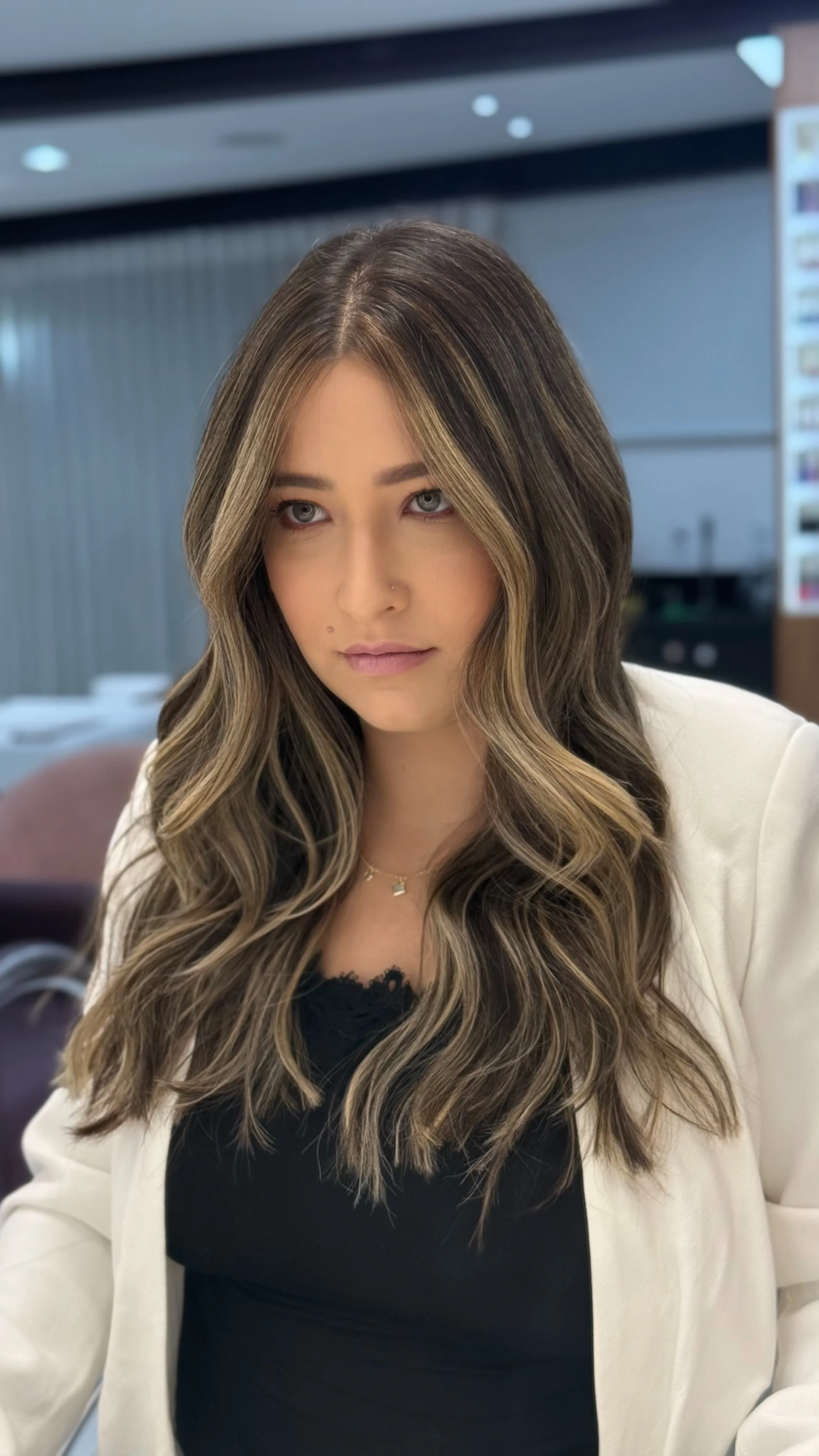 Cabelo iluminado em trabalho de cor realizado por Artur Magnani